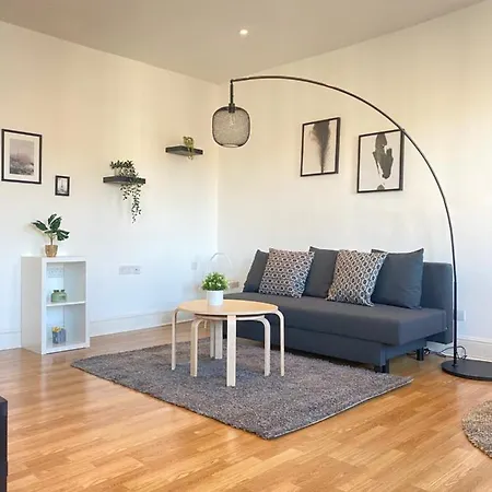 Appartement Charming & Bright 2-Bed Apt Close To Station